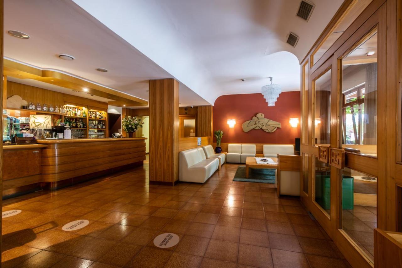 Hotel Centro Benessere Gardel Арта Терме Екстериор снимка