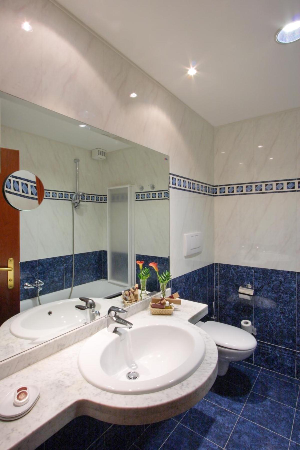 Hotel Centro Benessere Gardel Арта Терме Екстериор снимка