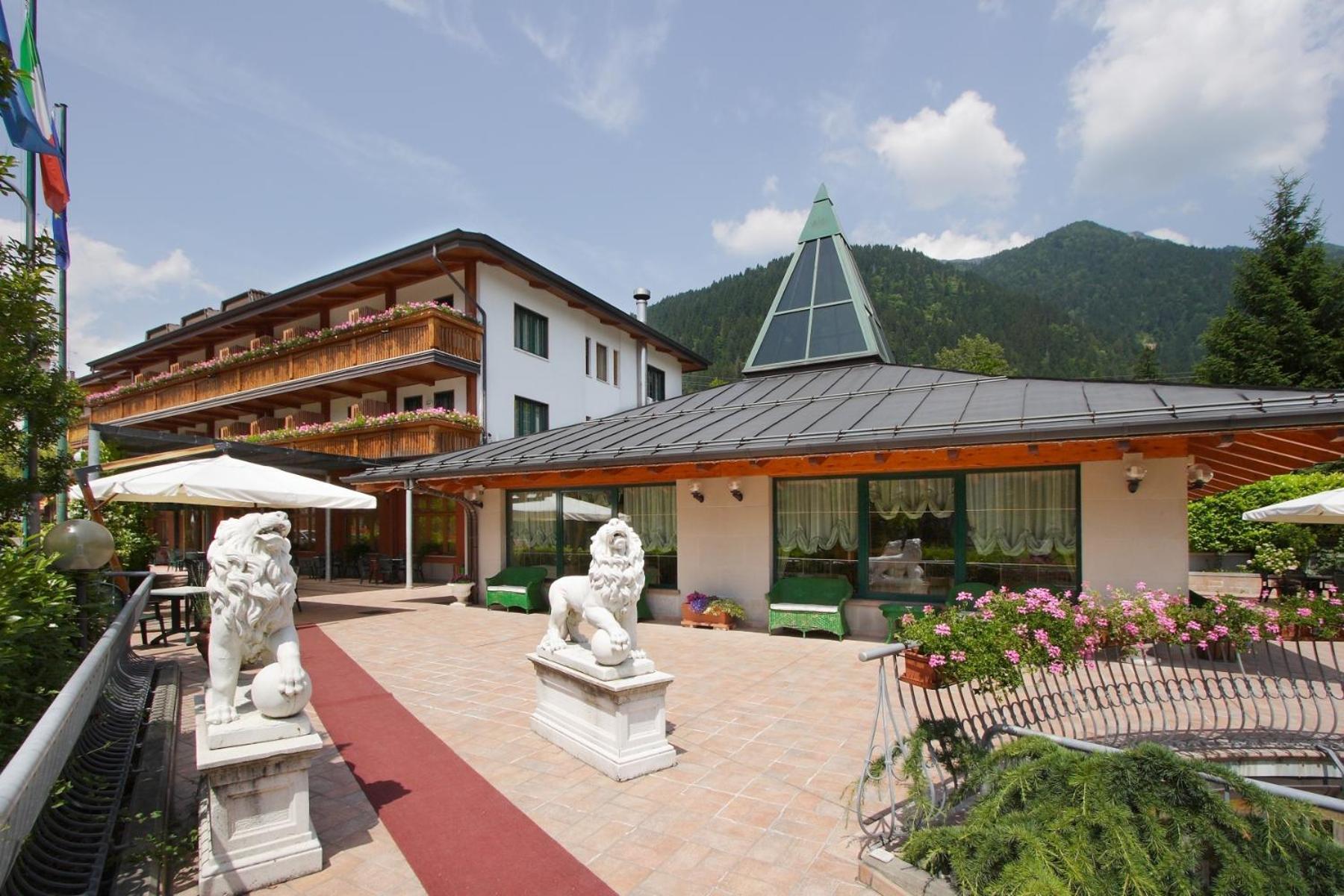 Hotel Centro Benessere Gardel Арта Терме Екстериор снимка
