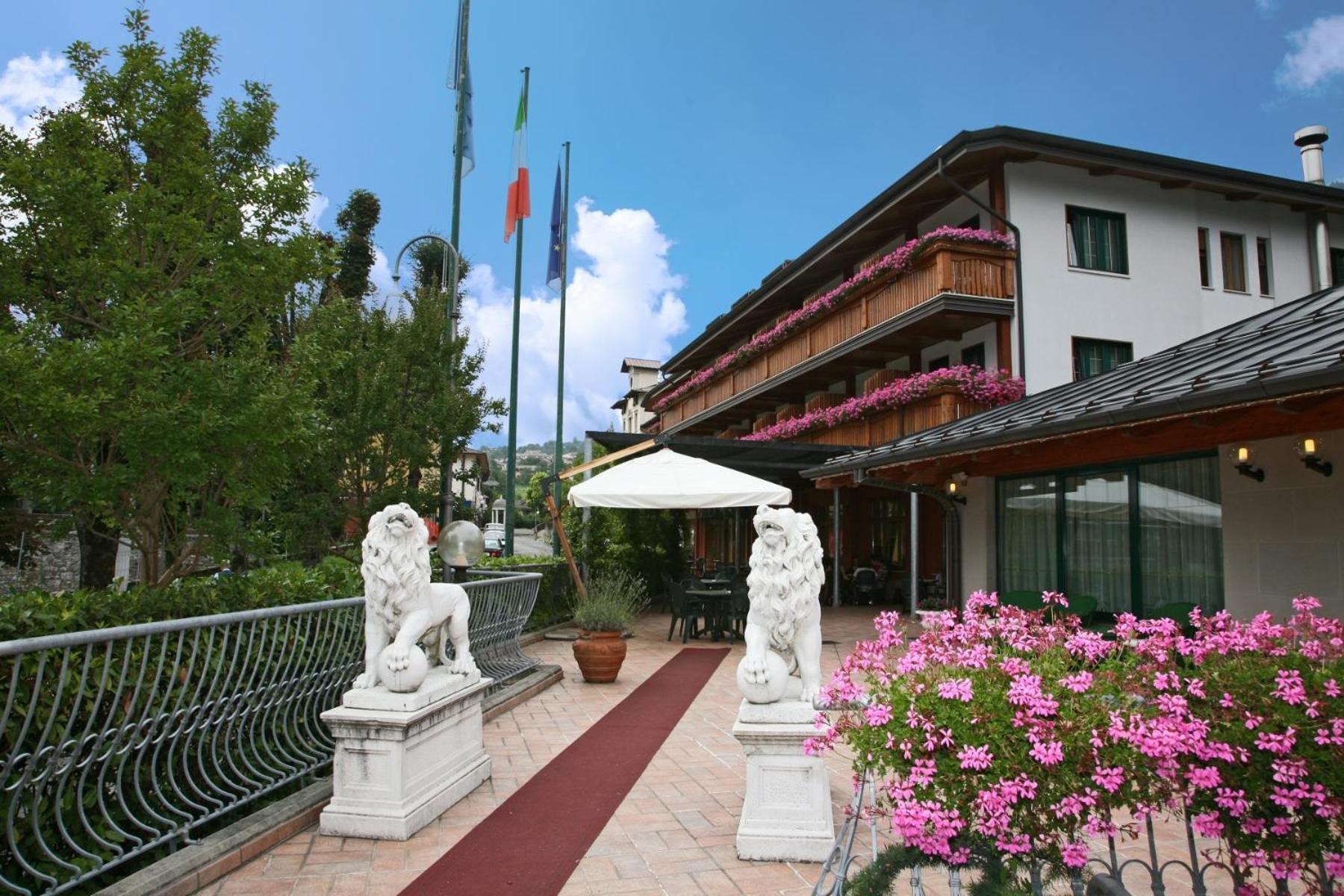 Hotel Centro Benessere Gardel Арта Терме Екстериор снимка