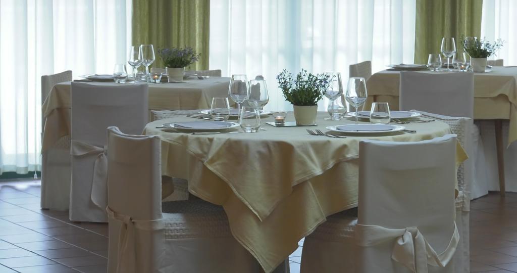 Hotel Centro Benessere Gardel Арта Терме Екстериор снимка